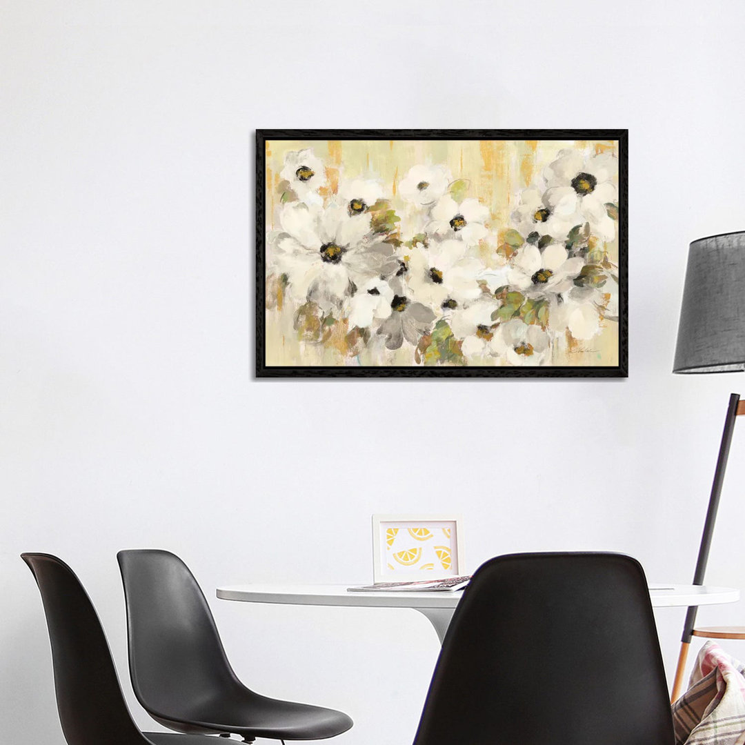 White And Green Bloom Crop von Silvia Vassileva - Galerie- Giclée