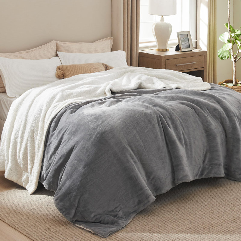 Bedsure GentleSoft™ Sherpa Twin/TwinXL Blanket – Thick All-Season Warm Bed Blanket – Gray – Ideal Gift for College Students