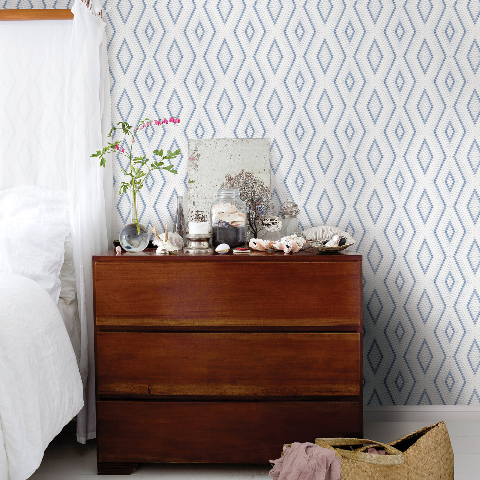 Evita Modern Geometric Wallpaper, Blue