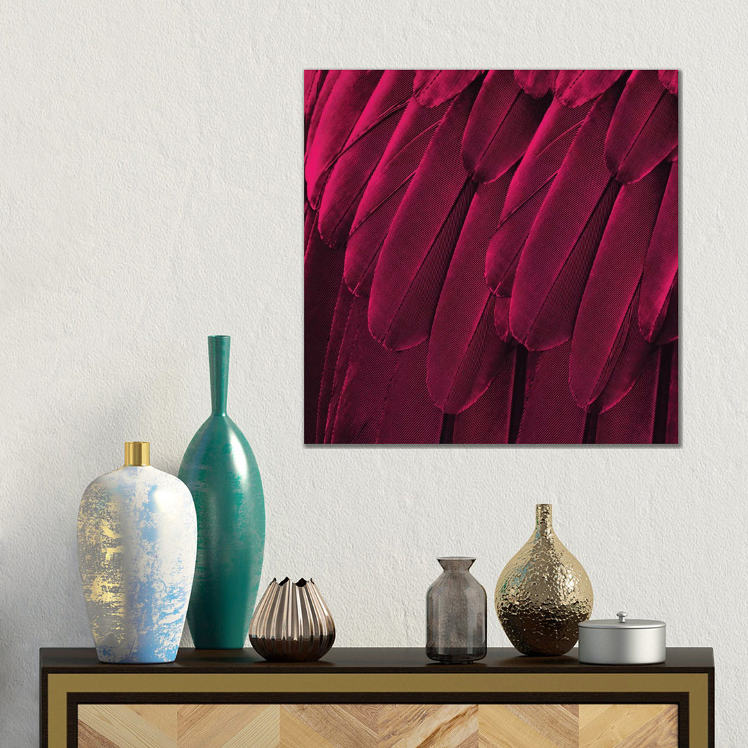 Gefiederter Freund in Magenta von Julia Bosco - Galerie-verpackte Leinwand Giclée auf Leinwand