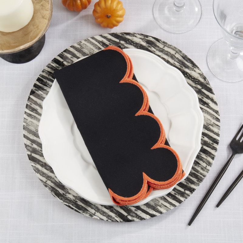 Sweet Edge Scalloped Napkin (Set of 4), Black