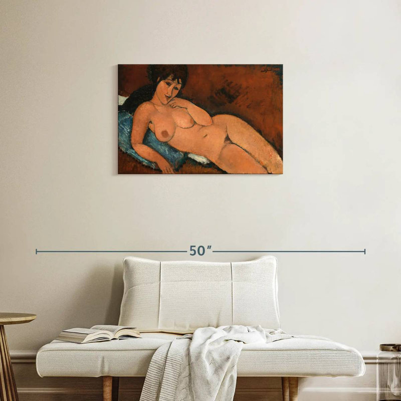 Leisha nue sur un coussin bleu, H 20 po x l 30 po