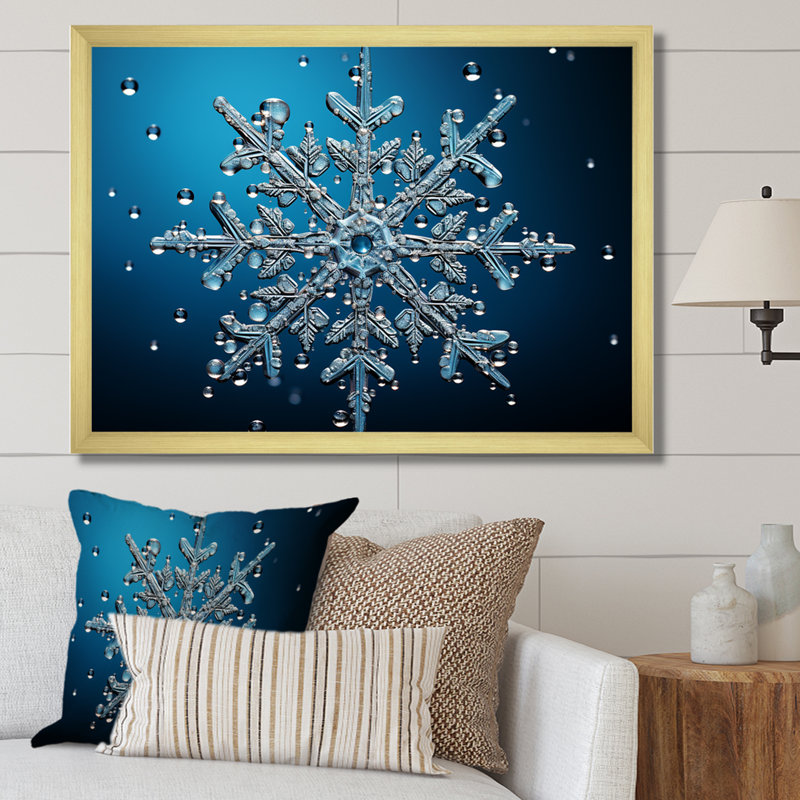 Décoration de flocon de neige bleu II - paysage d'hiver, Cadre doré à coins fermés, H 34 po x l 44 po x P 1,5 po