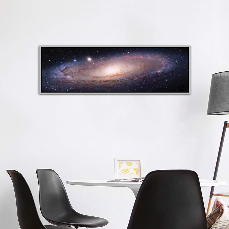 «Andromeda Galaxy VII» - reproduction de photo, H 20 po x l 60 po x P 1,5 po, Cadre argenté, Pas de tapis