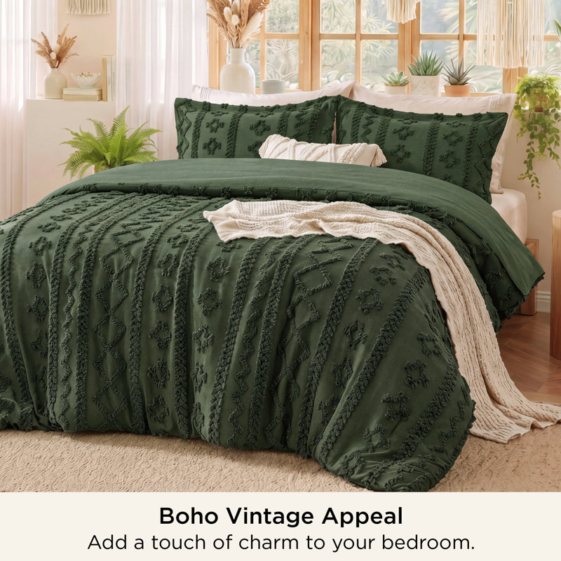 Bedsure Tufted Embroidery All-Season Microfiber Comforter Set, Queen Comforter + 2 Standard Shams, Olive Green