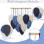 Décoration murale en macramé feuille avec tige en bois, tapisserie tissée à la main à motif de pompons bohème pour la chambre à coucher, le salon et la décoration d'appartements (bleu marine)