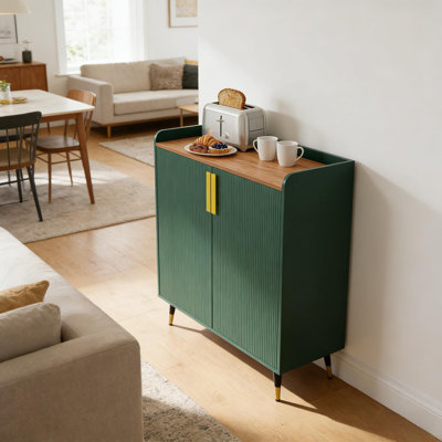 Petit buffet moderne avec portes cannelées pour salle à manger