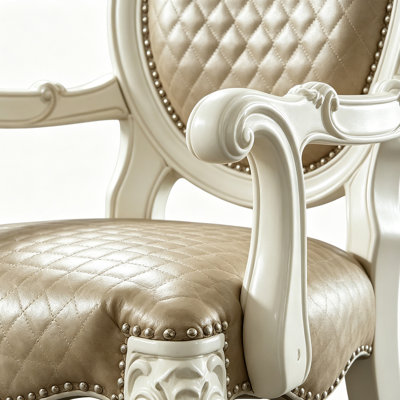 Chaise de salle à manger à pieds décapotable avec garniture cloutée sculptée et accoudoirs