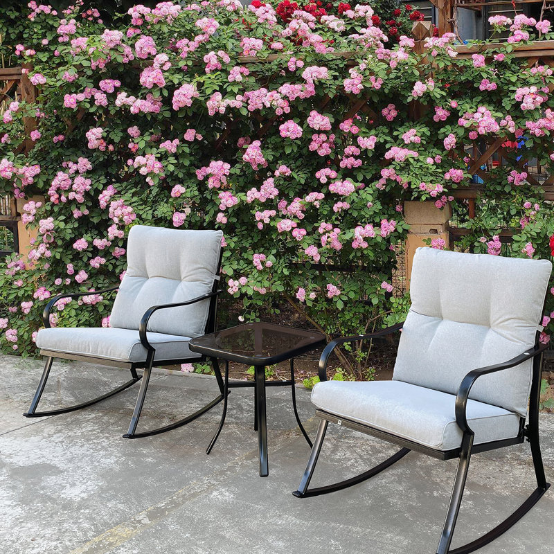 Chaise berçante et théière blanc cassé, Blanc cassé