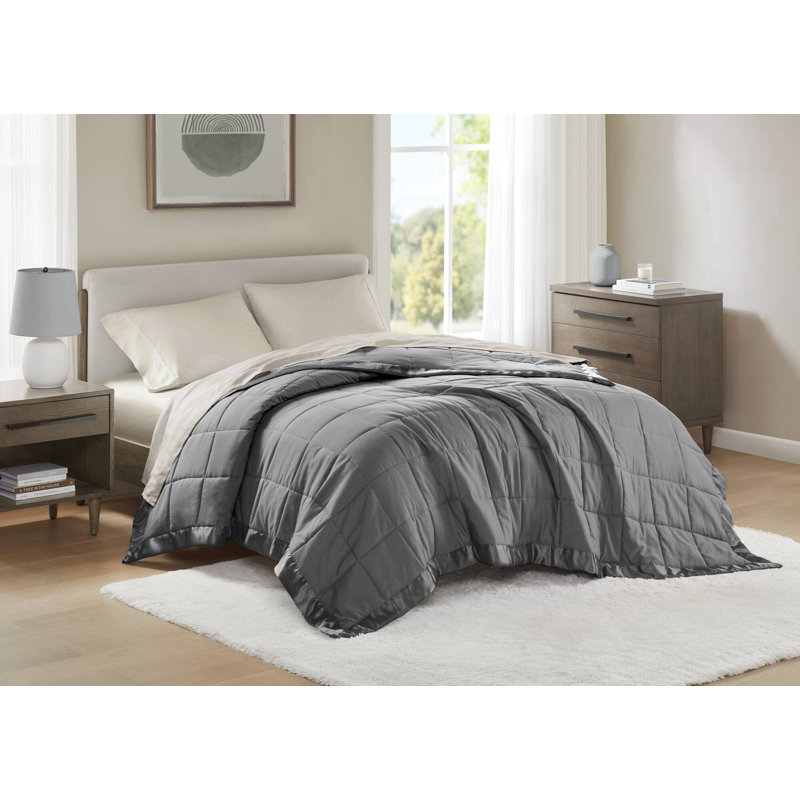 Couverture légère en duvet synthétique avec bordure en satin , Simple, Gris anthracite