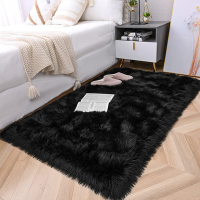 Housse de chaise moderne en fausse fourrure de mouton, tapis noir