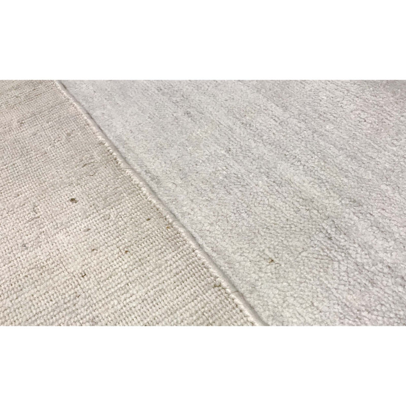 Area Rug in White, Rectangle 5'8" x 7'10"