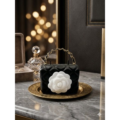 Petite bougie sculptée noire Camelia
