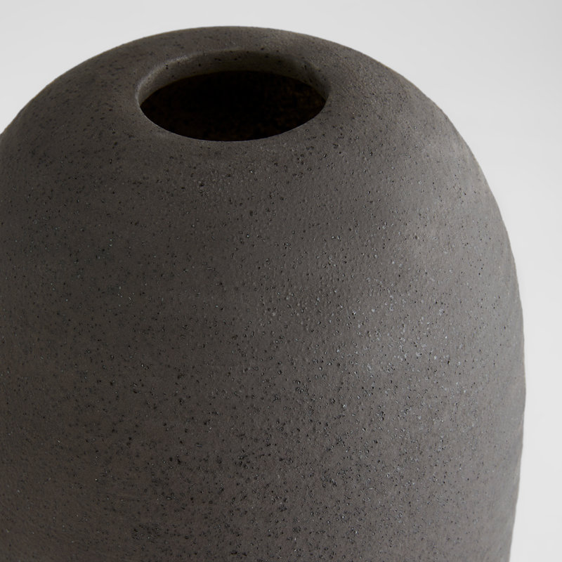 Vase de table en céramique Perennial, H 16,5 po x l 8,75 po x P 8,75 po, Noir