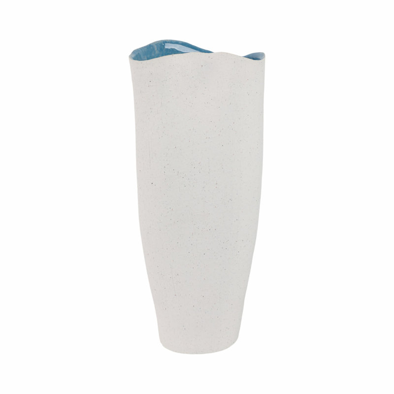 Vase en céramique et en grès de style côtier avec bordure organique et texture mouchetée pour un décor moderne fait à la main