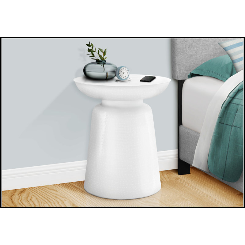 Table d'appoint en métal blanc fabriquée à la main, polyvalente et élégante pour le salon ou la chambre à coucher, Blanc