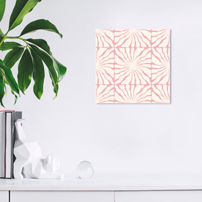 «White Felt Flowers On Canvas» par Wynwood Studio, reproduction