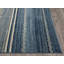 Tapis rayé bleu-436496384