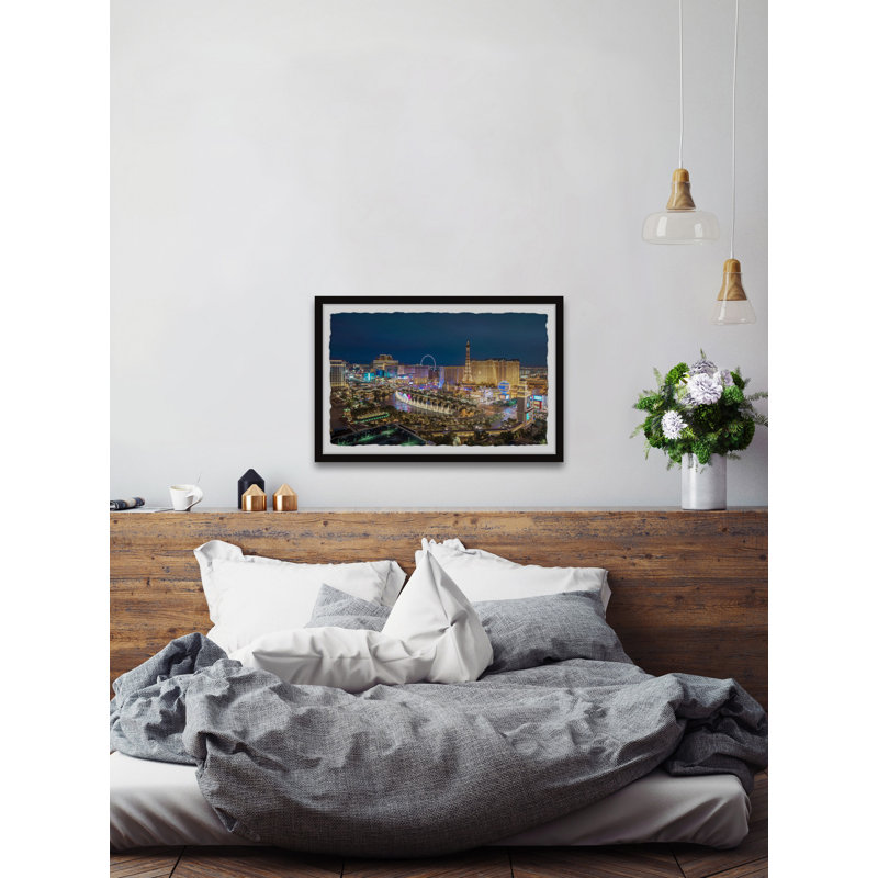 Downtown Las Vegas - reproduction de photo sur papier encadrée, H 16 po x l 24 po x 1,5 po