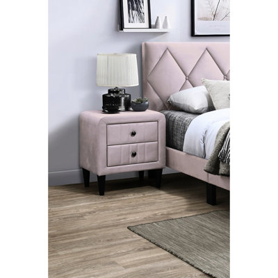 Table de chevet rose avec 2 tiroirs et une élégante armoire en velours pour une esthétique de chambre à coucher élégante