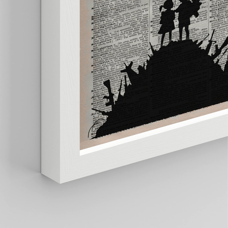 "Enfants jouant sur des fusils et des armes, journal rétro Banksy, vieux gris foncé, paix et amour" sur papier, Cadre blanc