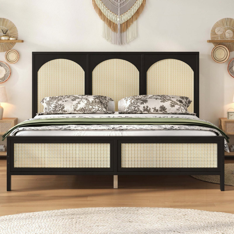 Lit plateforme très grand en bois avec tête et pied de lit en rotin, King, Black
