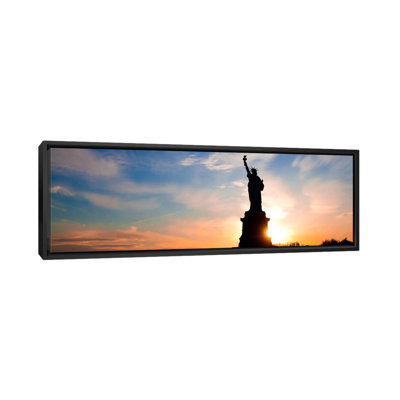 " New York Skyline Cityscape (Statue Of Liberty - Sunset) "