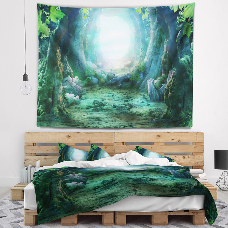 Tapisserie de la forêt en polyester bleu romantique avec accessoires suspendus inclus, H 32 po x l 39 po