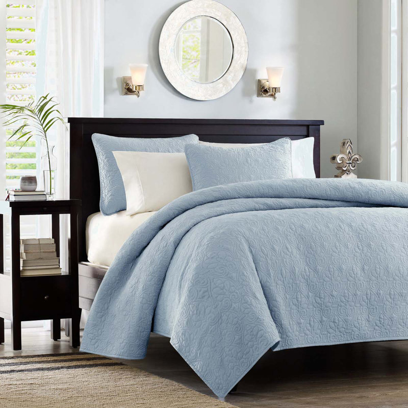 Reversible Set, Blue, Full/Queen Quilt + 2 Standard Pillow Shams