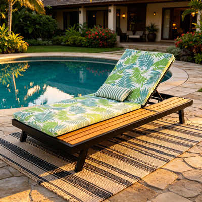 Ensemble de chaises longues d'extérieur en fer noir et teck avec coussin feuille de noix de coco, coussin résistant à l'eau pliable de 2 po d'épaisseur, dossier réglable avec surface de rangement plate pour le patio près de la piscine