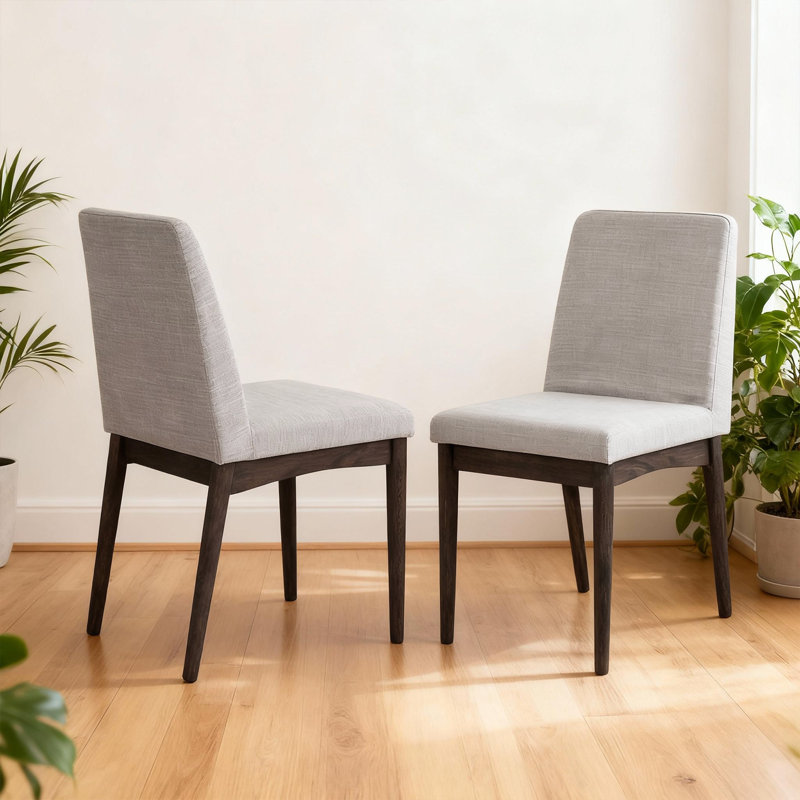 Chaise en bois d'hévéa classique avec coussin en cuir - assise robuste et confortable