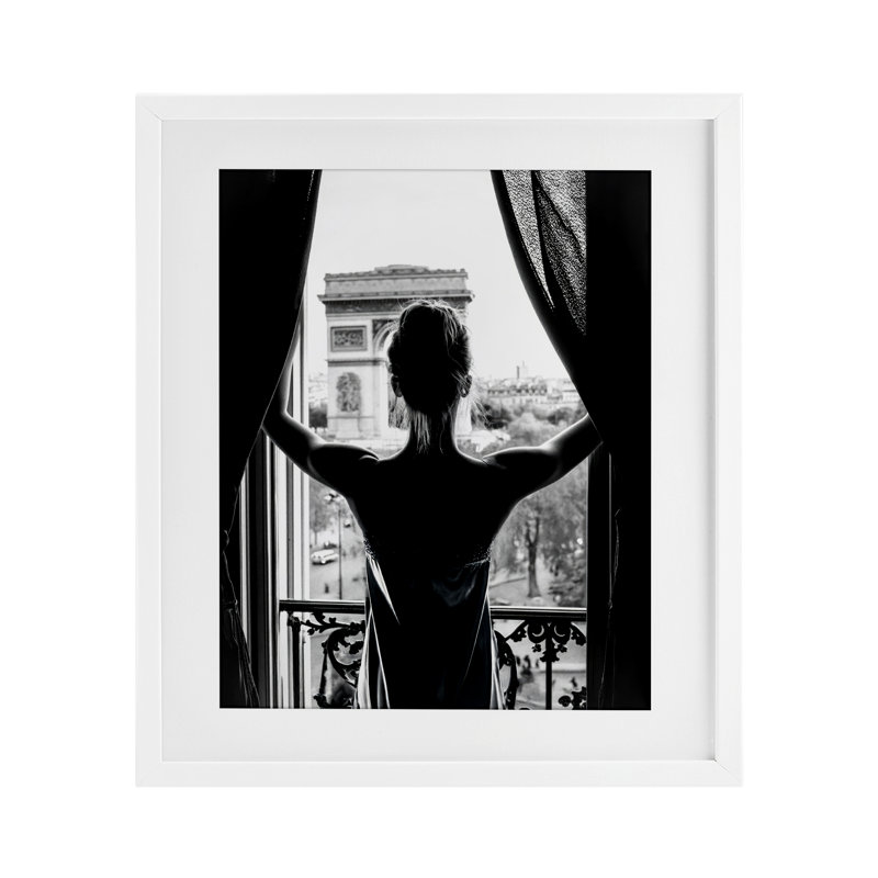 «Morning In Paris Silhouette», reproduction sous verre, conception par Annabelle Hall, H 16 po x l 13 po, Cadre blanc côtier