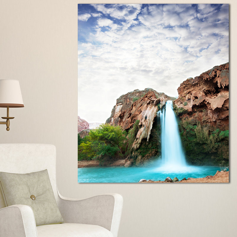 « incroyable cascade under cloudy sky », reproduction de photo sur toile tendue, H 40 po x l 30 po x P 1 po