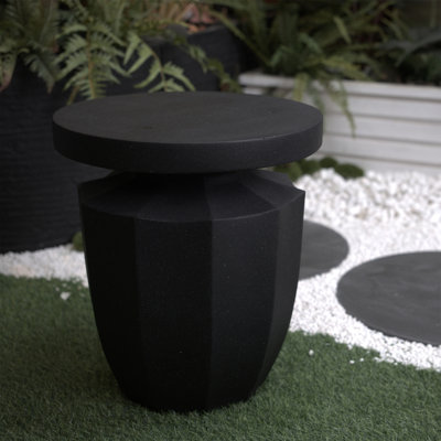 Table d'appoint moderne et robuste en faux terrazzo, parfaite pour une utilisation intérieure et extérieure, design multifonctionnel et durable