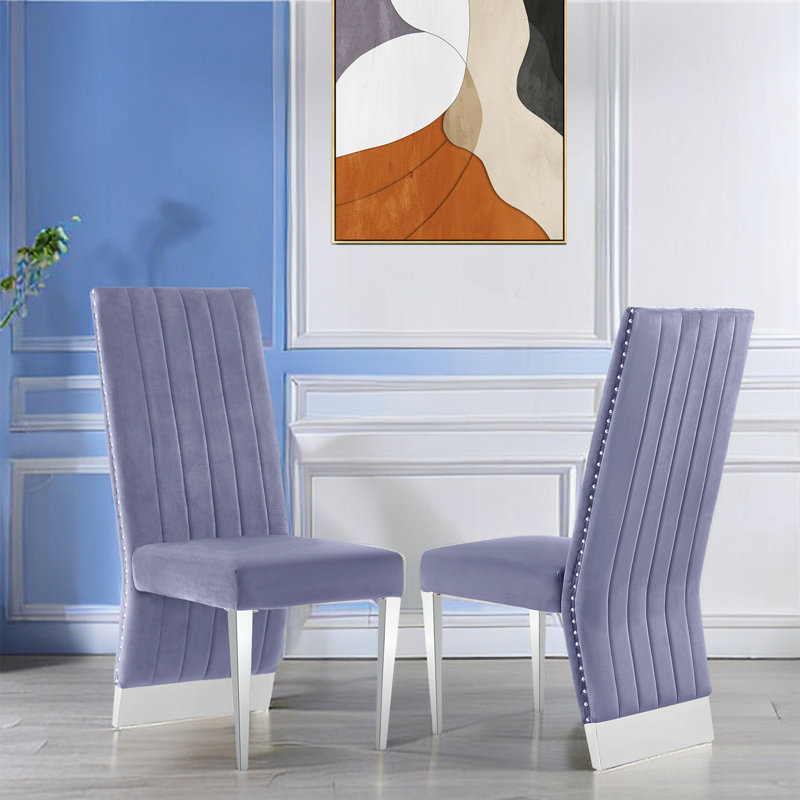 Chaise d'appoint rembourrée en velours capitonné de couleur blanche Vienne