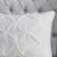 Ensemble de literie capitonné blanc élégant, édredon en polyester, chambre à coucher sophistiquée
