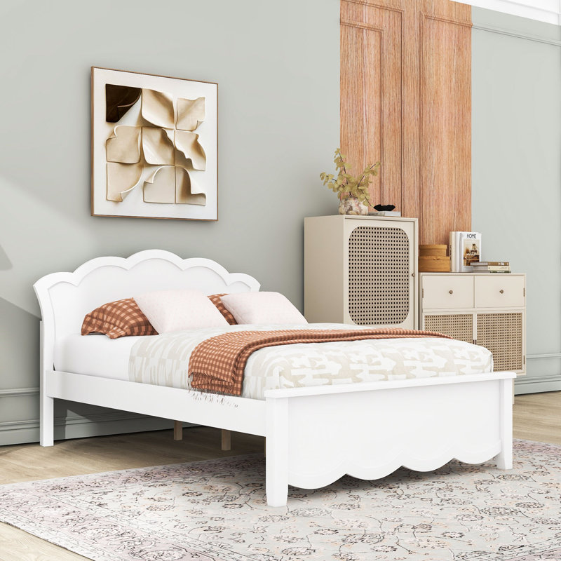Lit plateforme en bois avec tête de lit profilée, Lit double