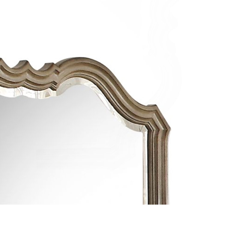 Miroir sophistiqué à bords biseautés pour des espaces élégants et lumineux