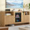 Armoire à café 60 po avec mini réfrigérateur intégré, buffet avec portes cannelées en forme d'ondes et tablettes réglables pour la cuisine, la salle à manger, chêne clair