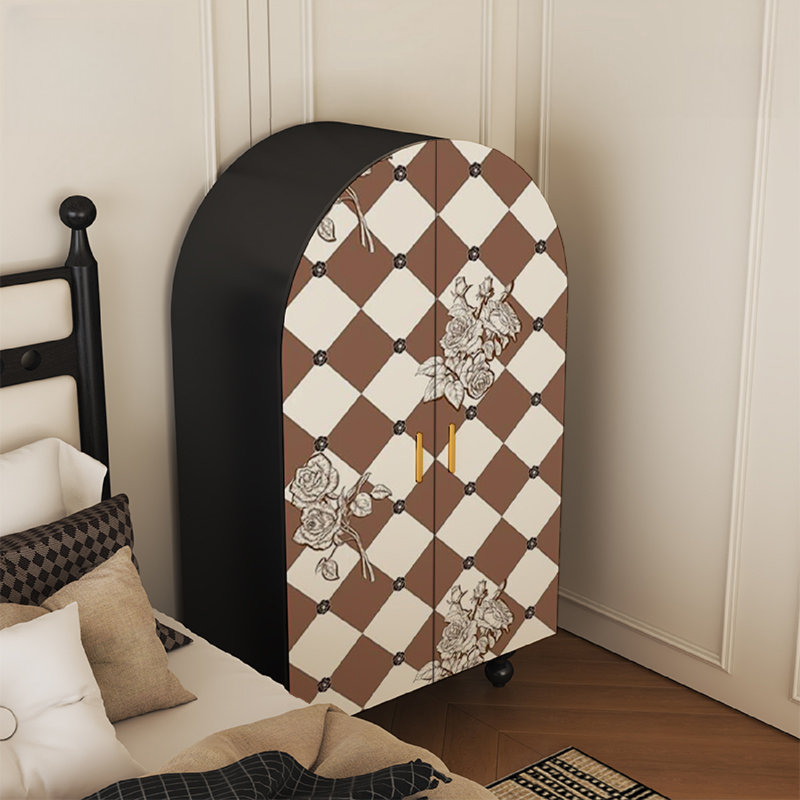 Armoire arquée avec tablettes et portes