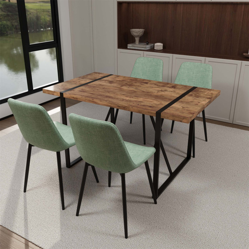 Ensemble de table et chaises de style médiéval avec base rectangulaire en métal, chaises en suède pour une expérience culinaire confortable
