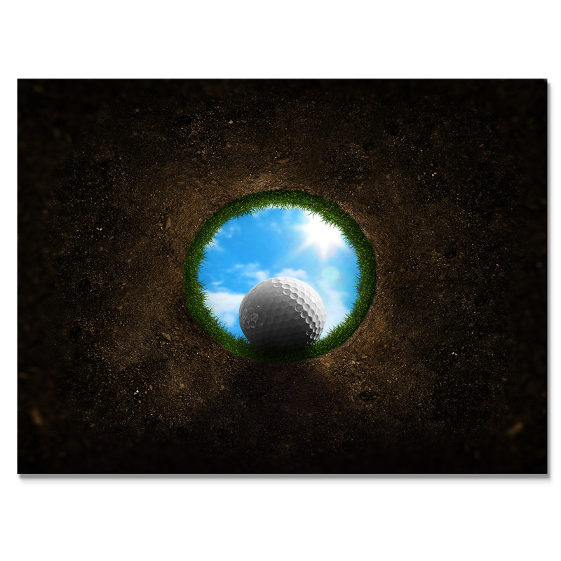 «Golf Ball Falling Into», reproduction sur toile, H 16 po x l 32 po x P 1 po, Toile tendue