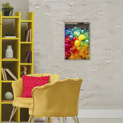 Giclée encadrée de ballons colorés vifs, conception par Lish Creative