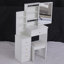 Petit meuble-lavabo à gauche avec tabouret rembourré-852836324