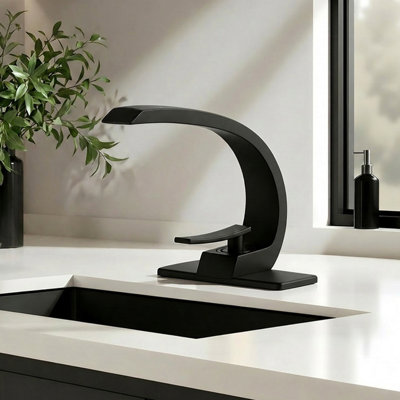 Single-Hole Single-Handle Bathroom Faucet With Drain Assembly