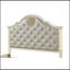 Revêtement capitonné et lit à DEL en bois beige