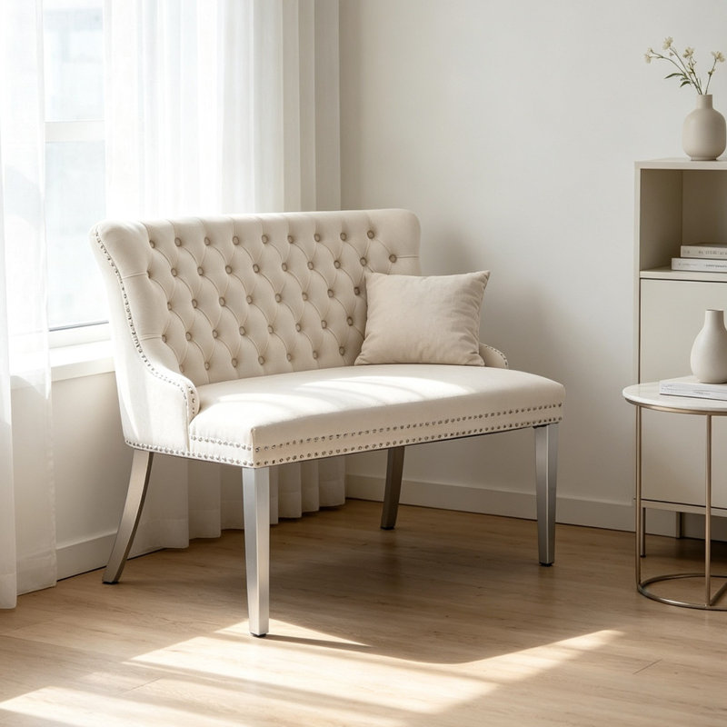 Canapé 45,6 po en velours capitonné avec dossier à oreilles et pieds en acier, Beige, Argent