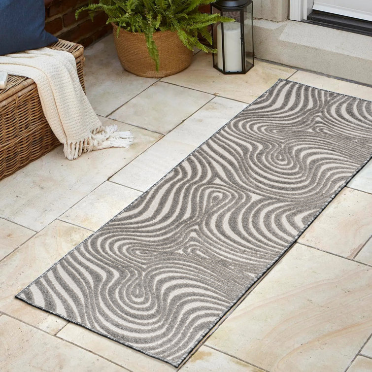 Maribo High-Low Abstract Groovy Striped Gray/Ivory Indoor/Outdoor Rug