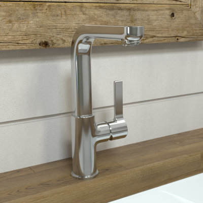 Metris S Single Handle Kitchen Faucet