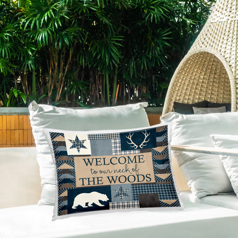 «Our Neck of Woods Motif Outdoor», oreiller imprimé par Kim Allen